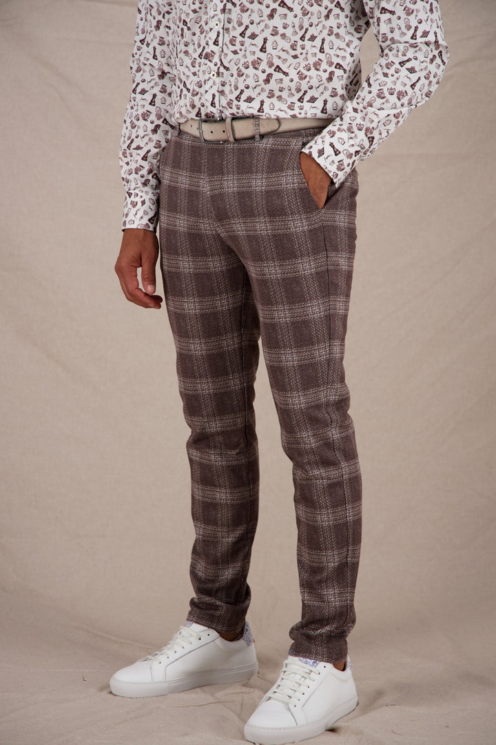 Trouser travel windowpane